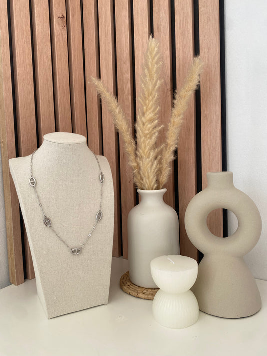 Collier Ezra